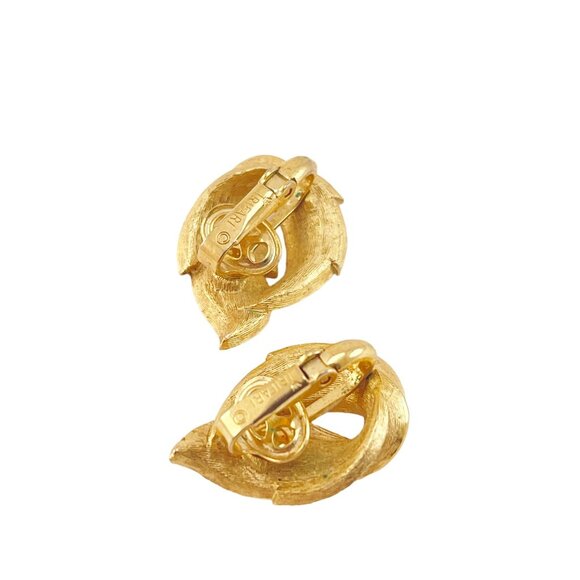 Trifari Vintage Gold-Tone Clip On Earrings With Leaf Motif Design - Picture 7 of 7